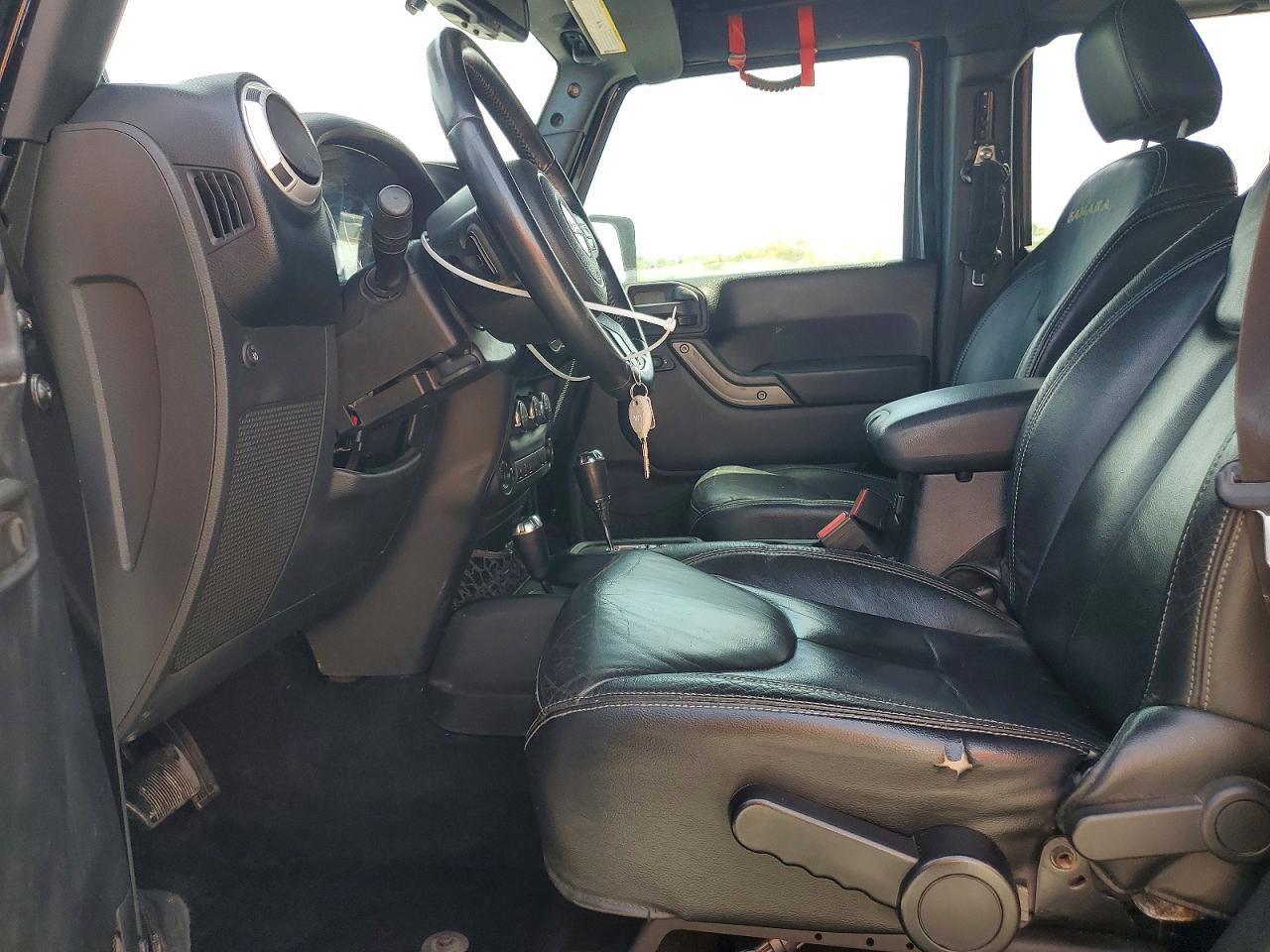 2014 Jeep Wrangler Unlimited Sahara - Image 7