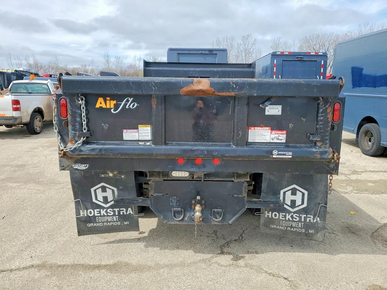 2023 Ford F550 Super Duty Dump Truck - Фото 6