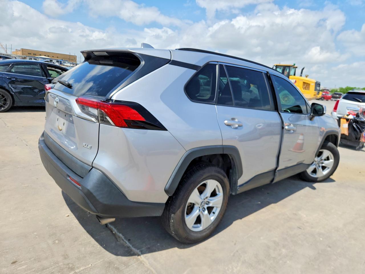 2021 Toyota Rav4 Xle - Image 3