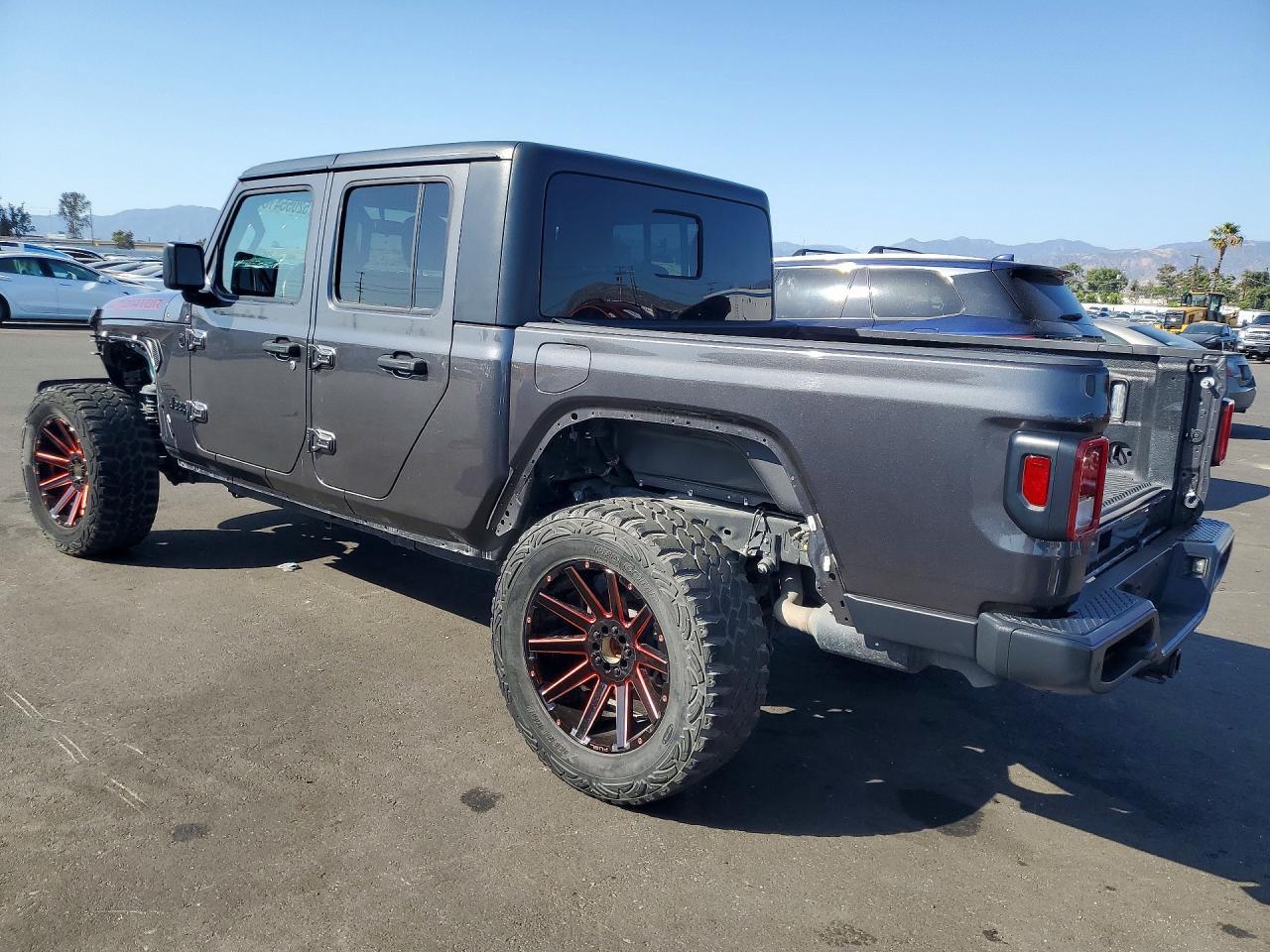 2021 Jeep Gladiator Sport - Фото 2