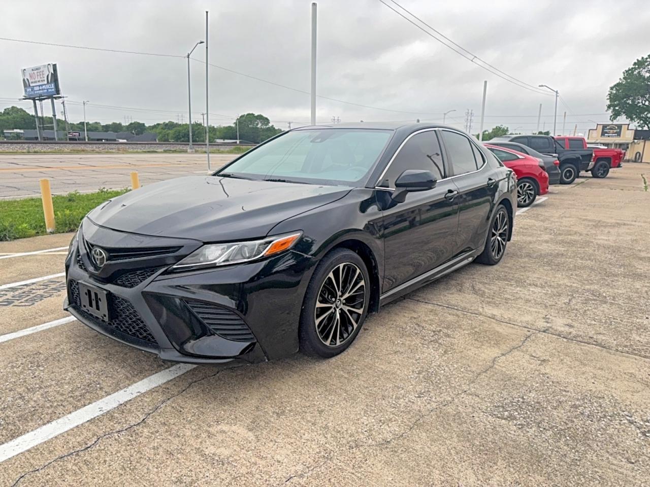 2018 Toyota Camry Se - Фото 2