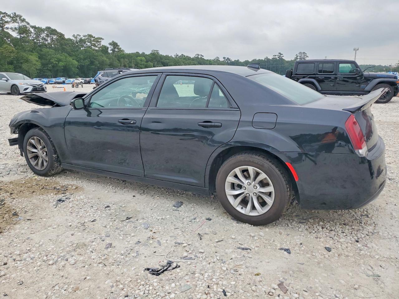 2015 Chrysler 300 Limited - Фото 2