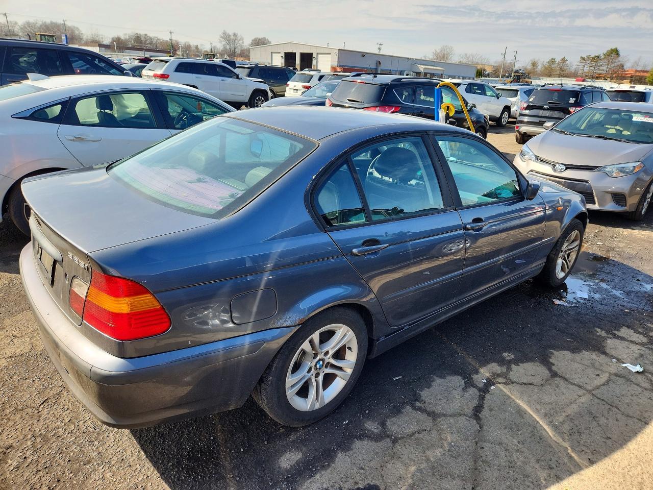 2002 BMW 325 I - Image 3
