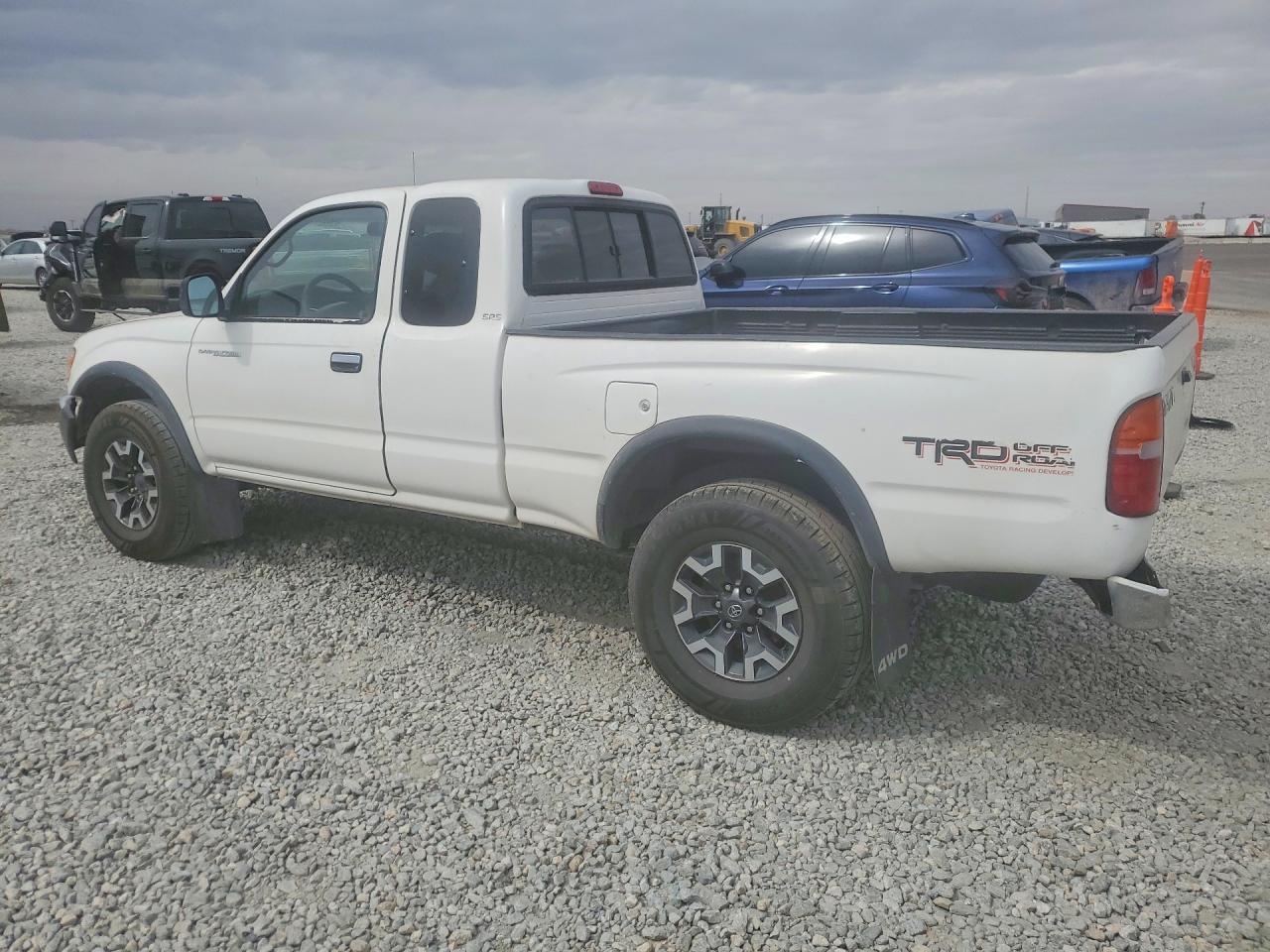2000 Toyota Tacoma Xtracab - Фото 2