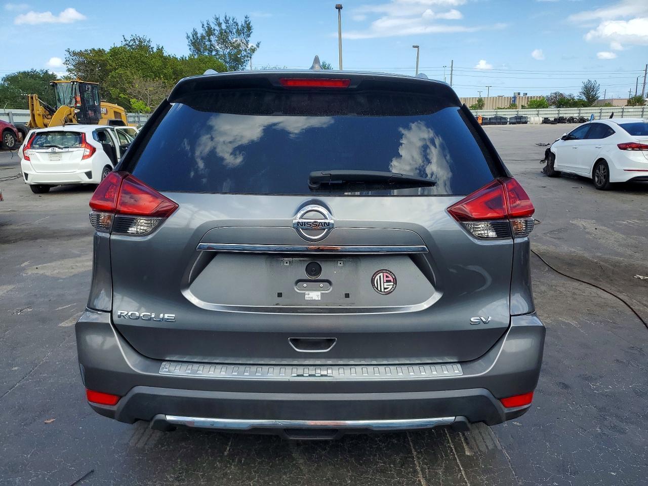 2018 Nissan Rogue - Image 6