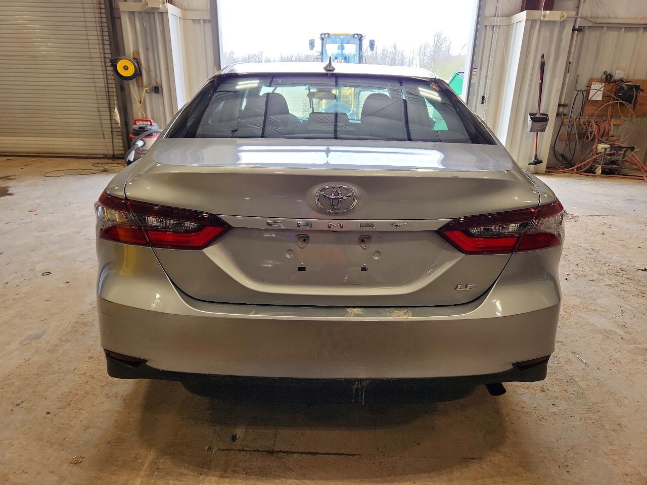 2021 Toyota Camry Le - Фото 6