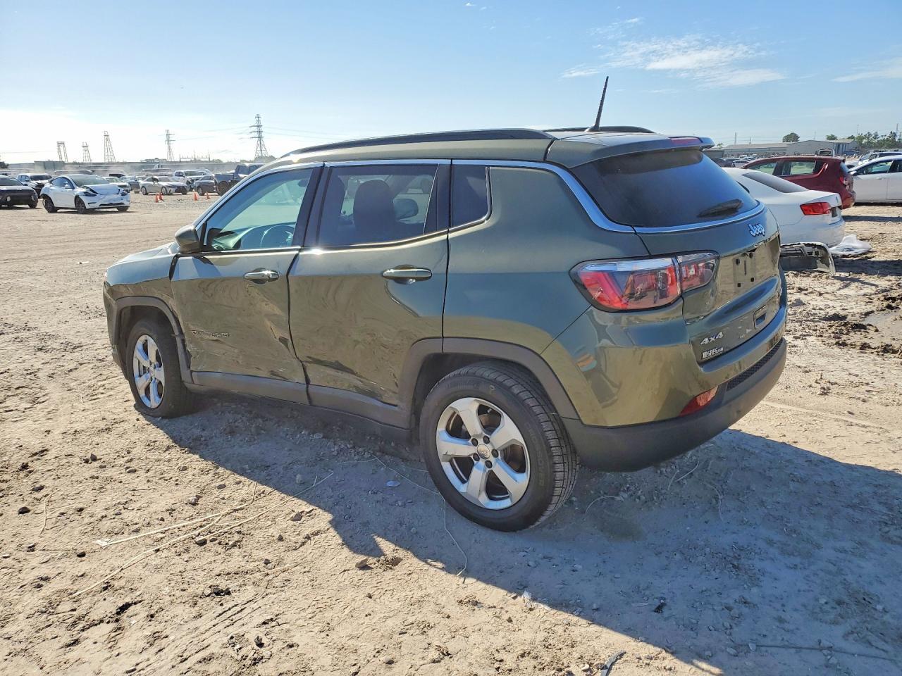 2018 Jeep Compass Latitude - Image 2