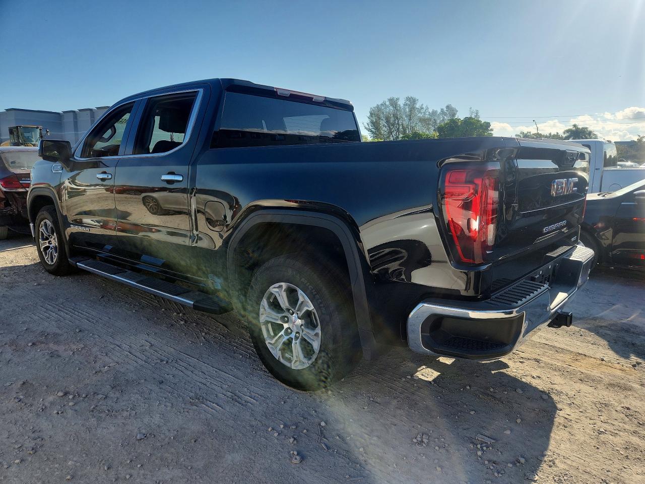 2025 GMC Sierra C1500 Slt - Image 2