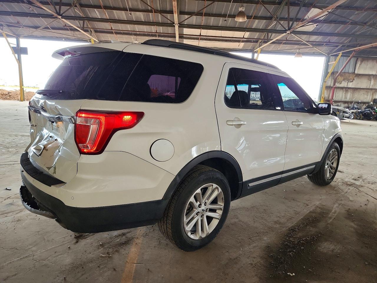 2017 Ford Explorer Xlt - Фото 3