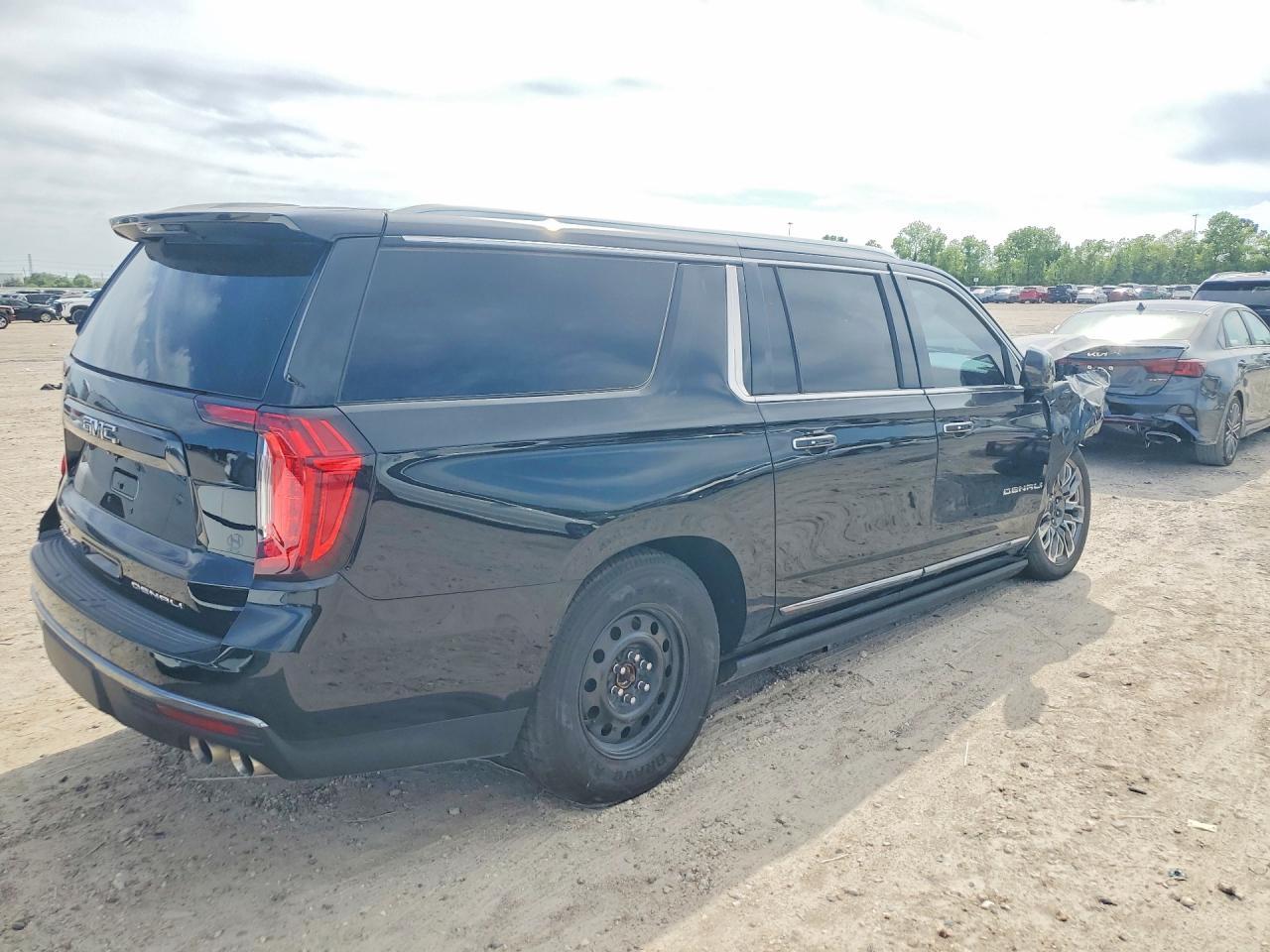2023 GMC Yukon Xl Denali Ultimate - Image 3