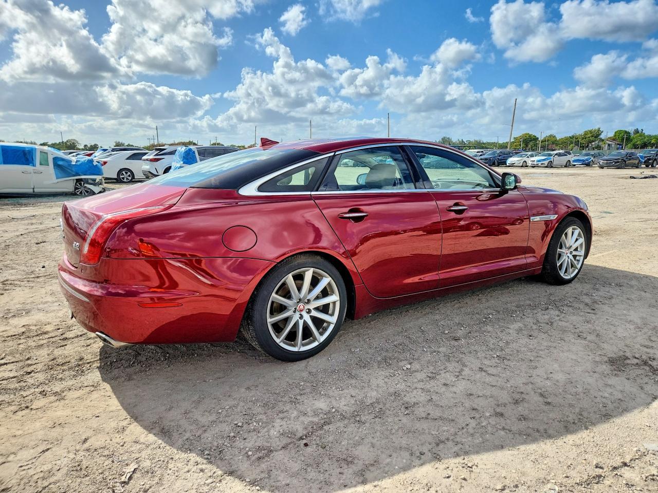 2014 Jaguar Xj - Image 3