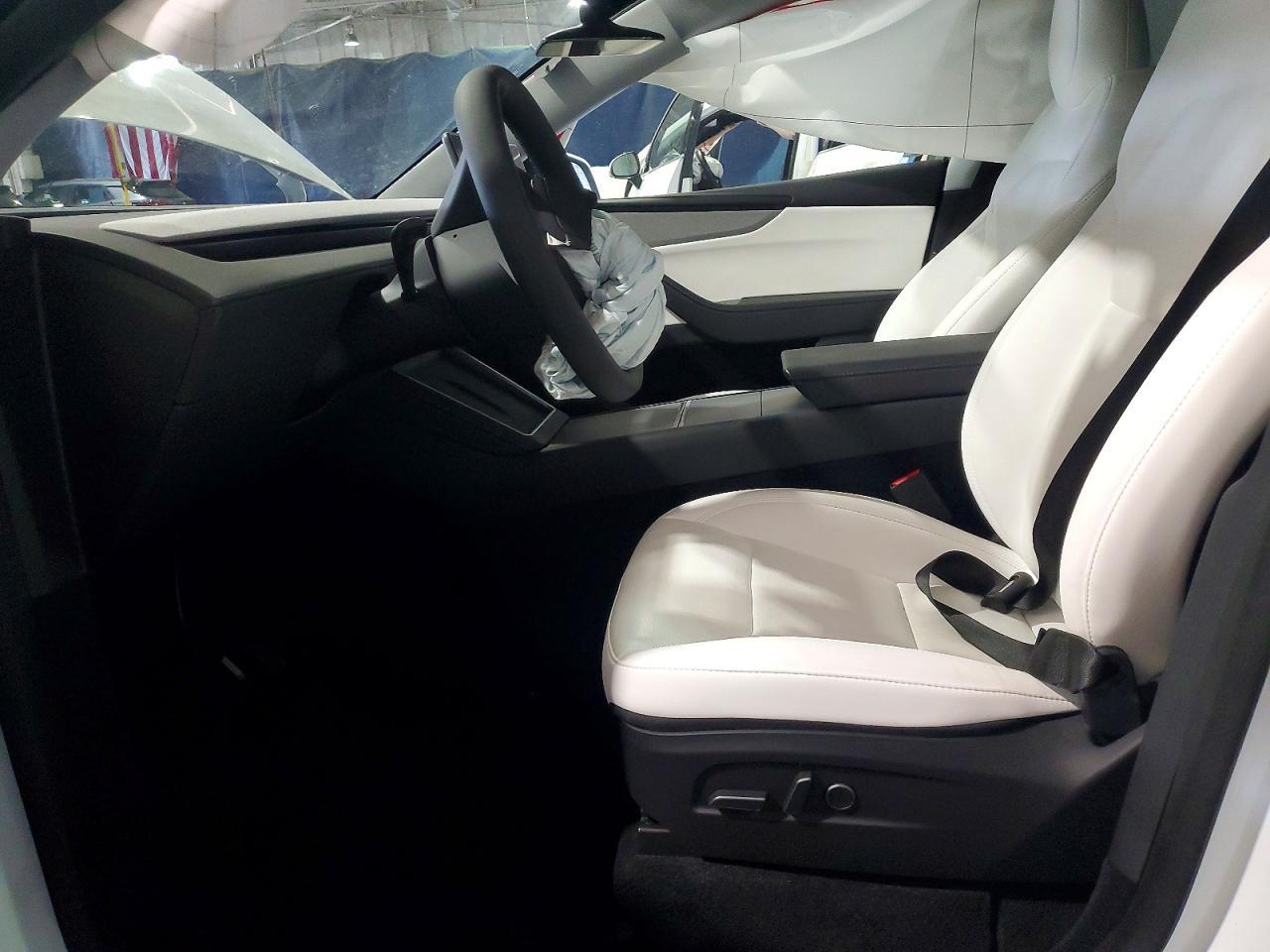 2026 Tesla Model Y - Фото 7