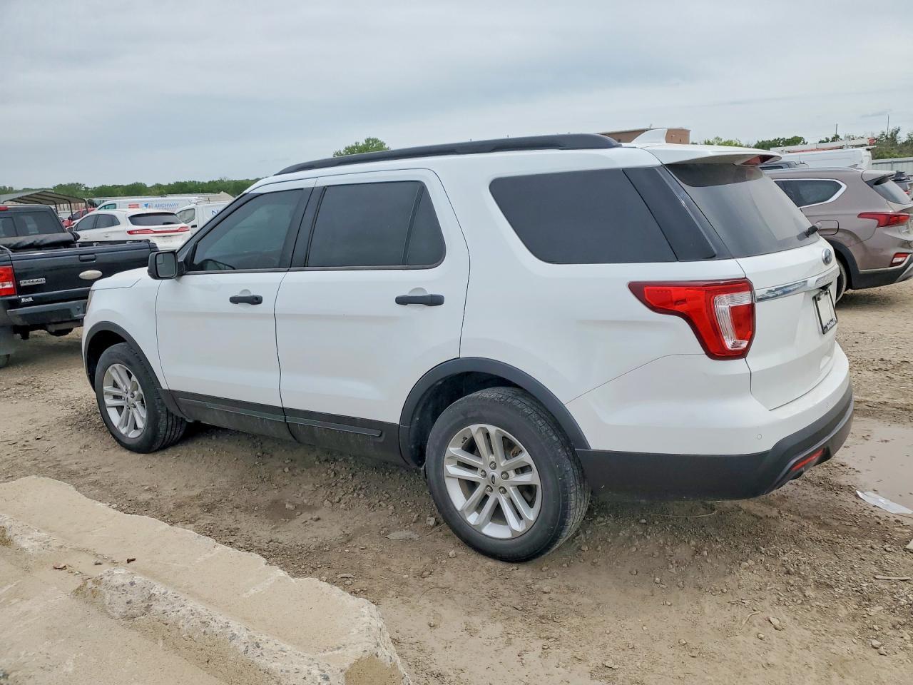 2016 Ford Explorer - Фото 2