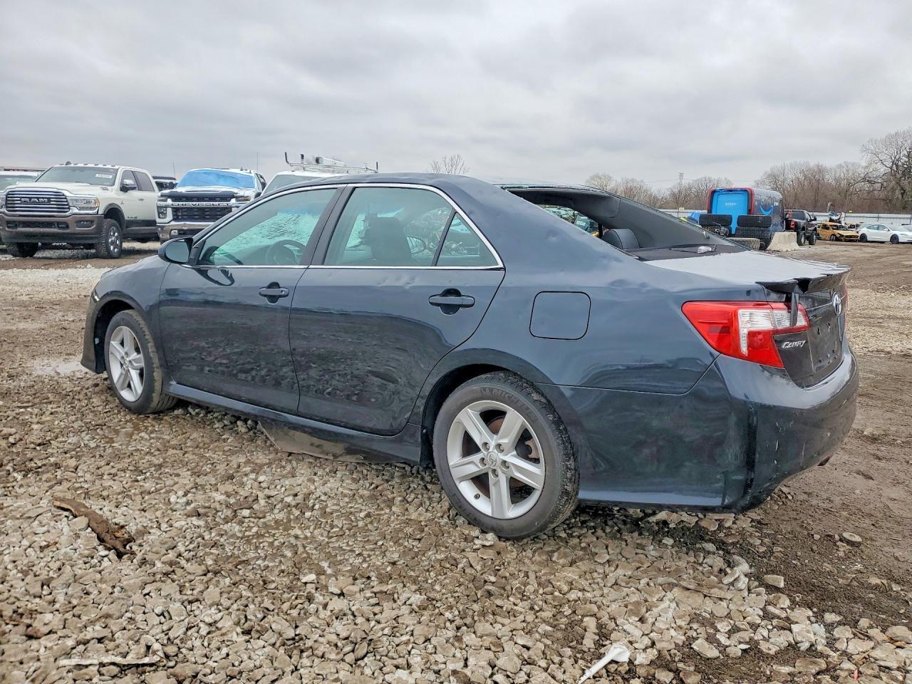 2013 Toyota Camry Se - Image 2
