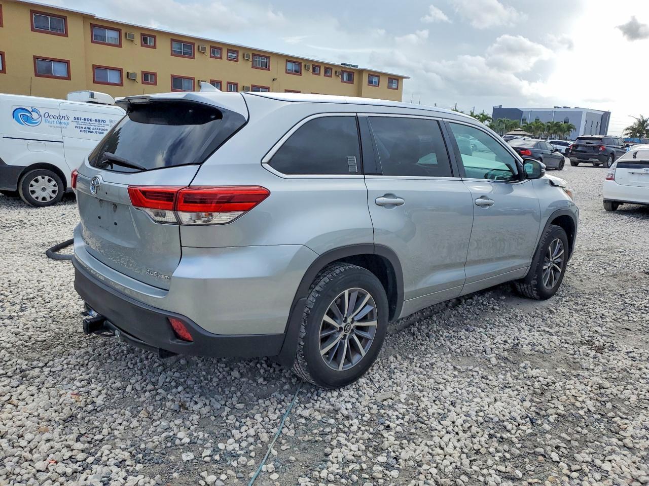 2017 Toyota Highlander Xle - Фото 3