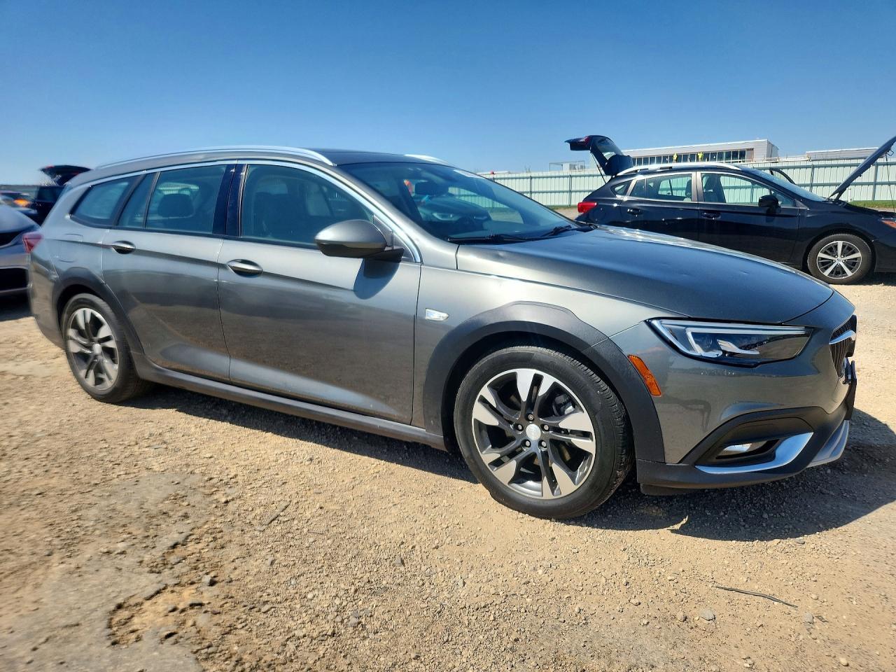 2019 Buick Regal Tourx Essence - Image 4