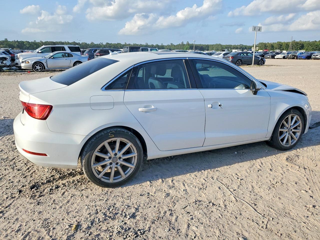 2015 Audi A3 Premium Plus - Фото 3