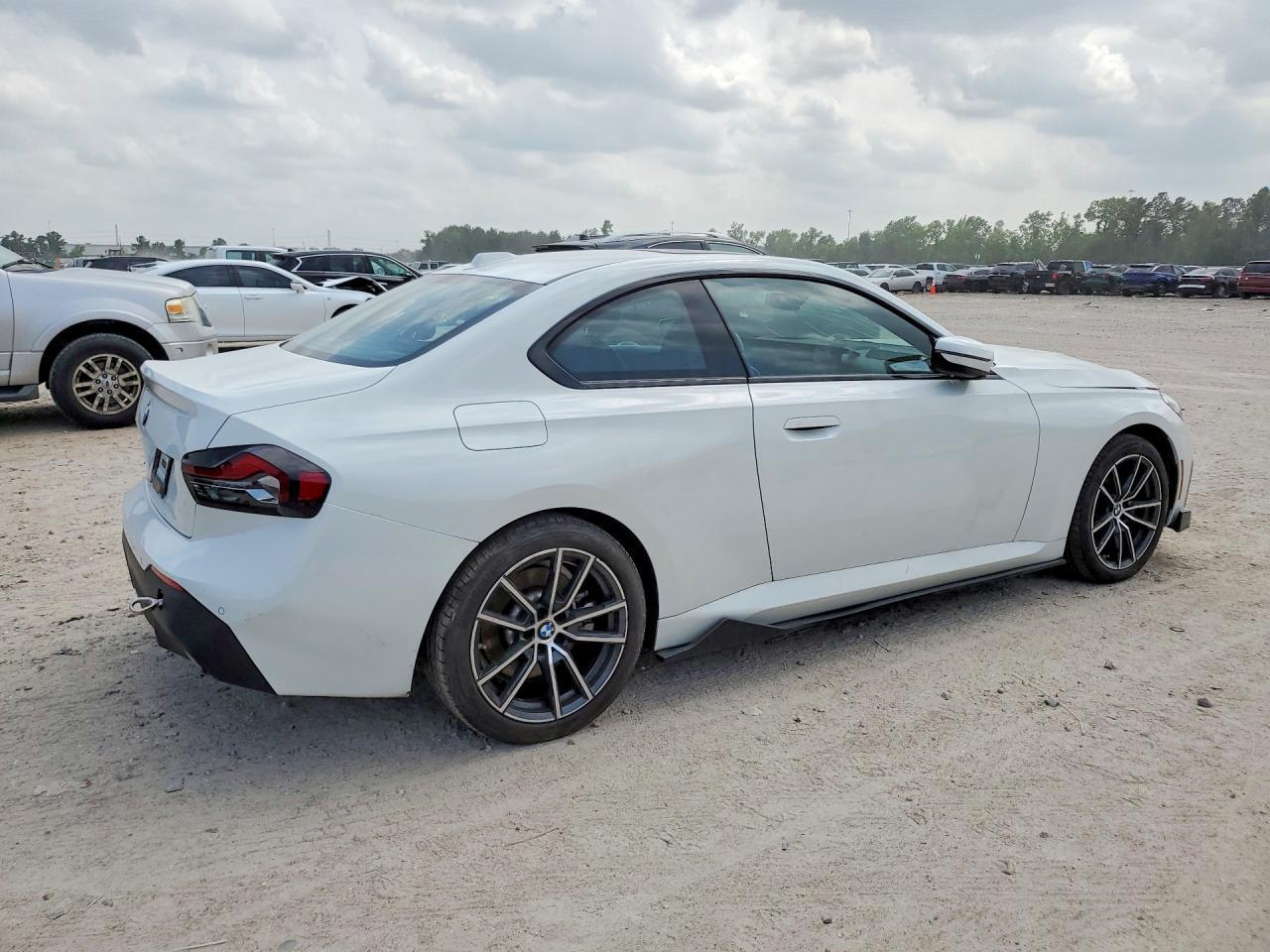 2024 BMW 230Xi - Image 4