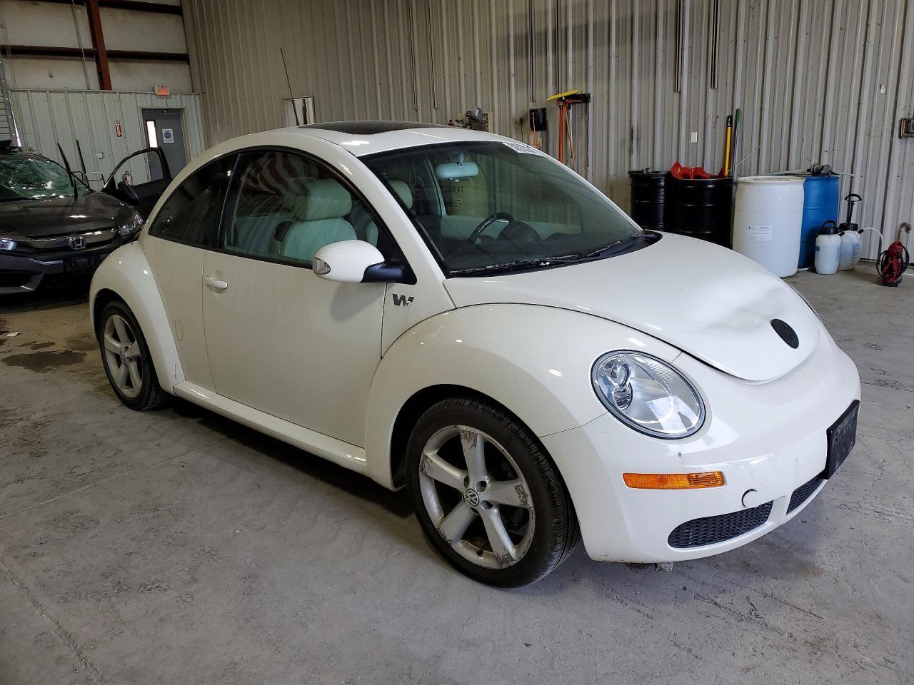 2008 Volkswagen New Beetle Triple White - Image 4