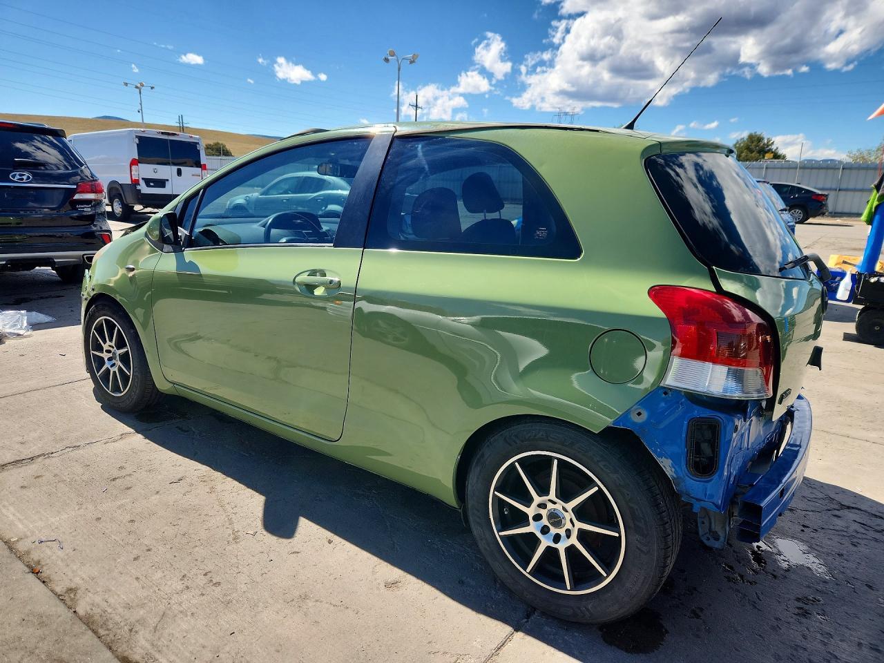 2010 Toyota Yaris Base - Фото 2
