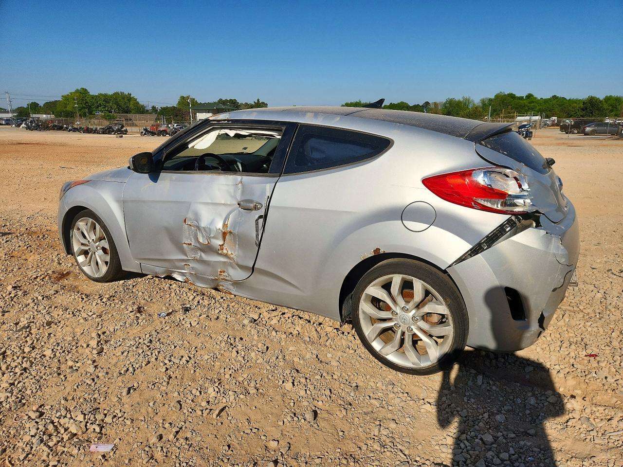 2013 Hyundai Veloster Base - Image 2