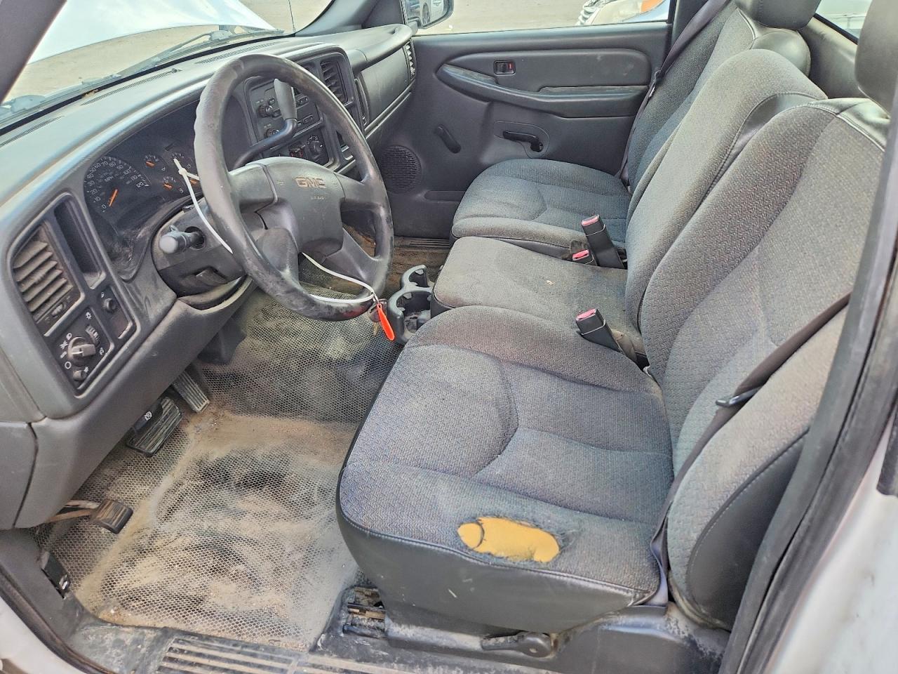 2005 GMC New Sierra C1500 - Image 7
