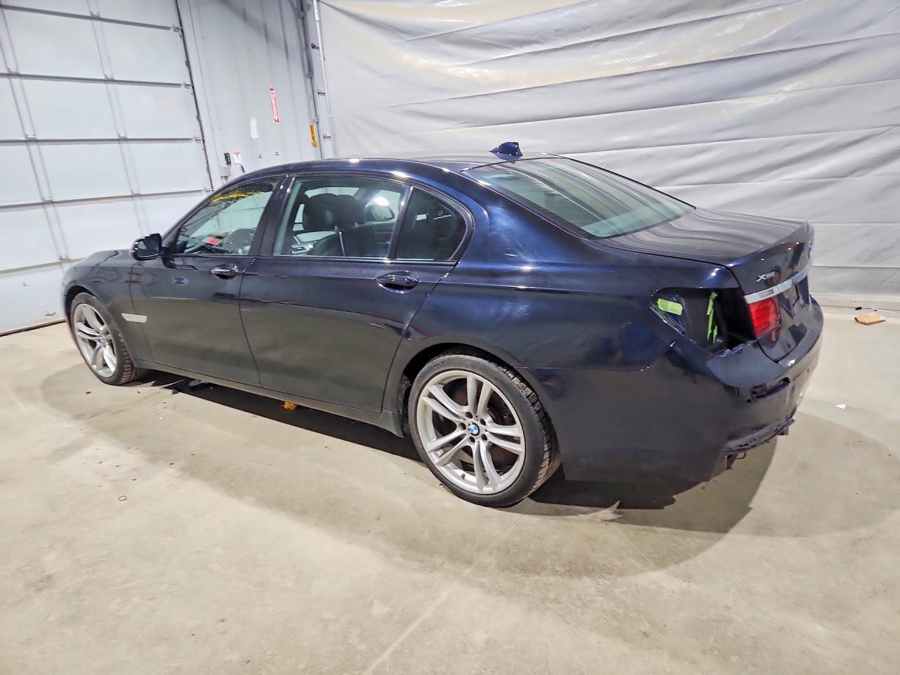 2015 BMW 750 Lxi - Фото 2