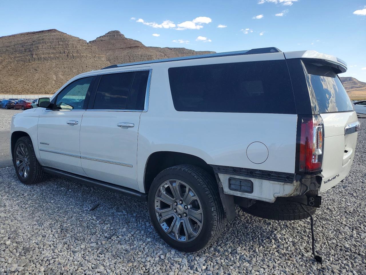 2017 GMC Yukon Xl Denali - Image 2