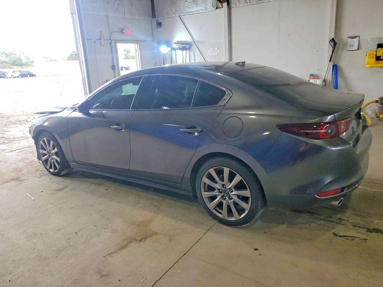 2021 Mazda 3 Premium - Фото 2
