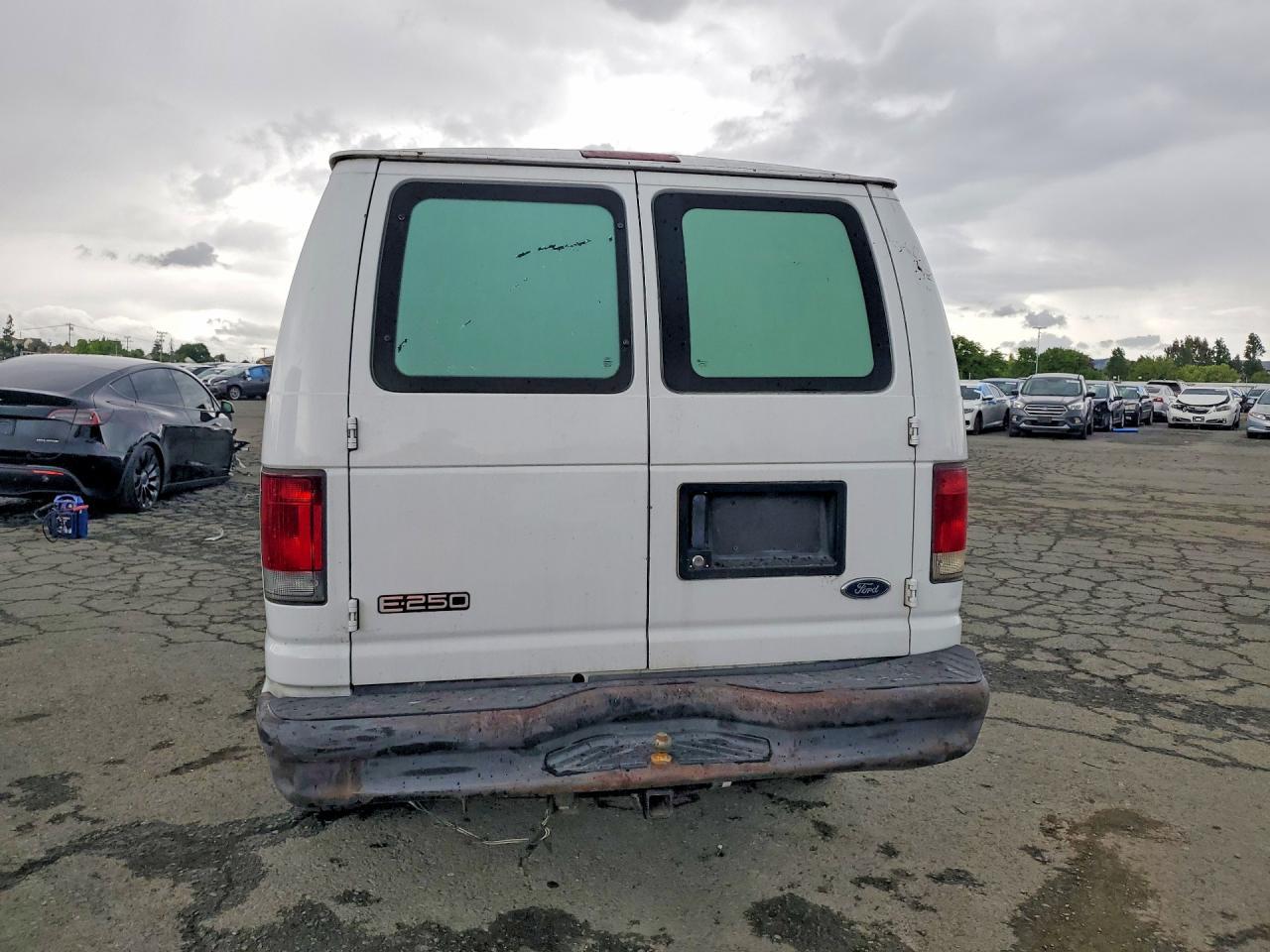 2005 Ford Econoline E250 Van - Фото 6