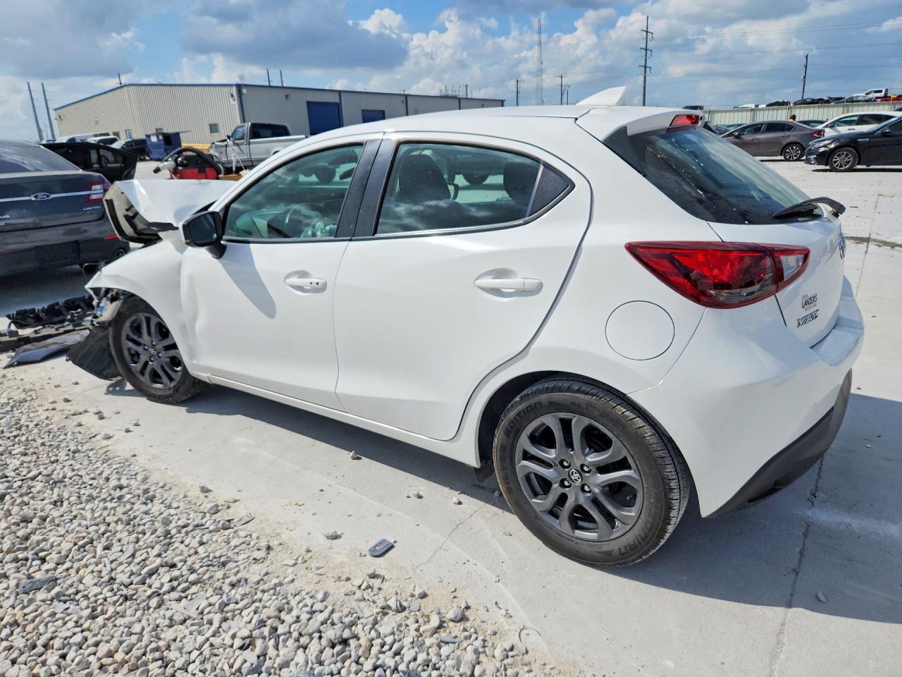 2020 Toyota Yaris Hatchback Le - Фото 2