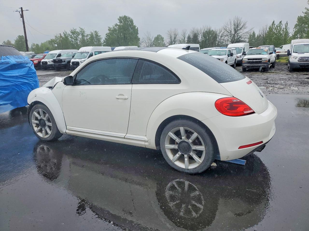 2013 Volkswagen Beetle - Фото 2