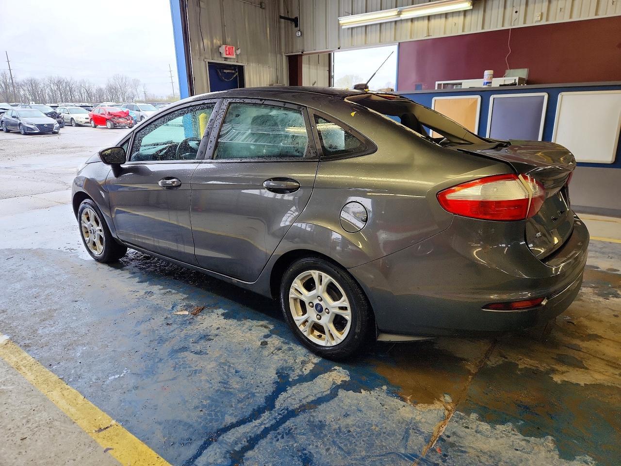 2016 Ford Fiesta Se - Image 2