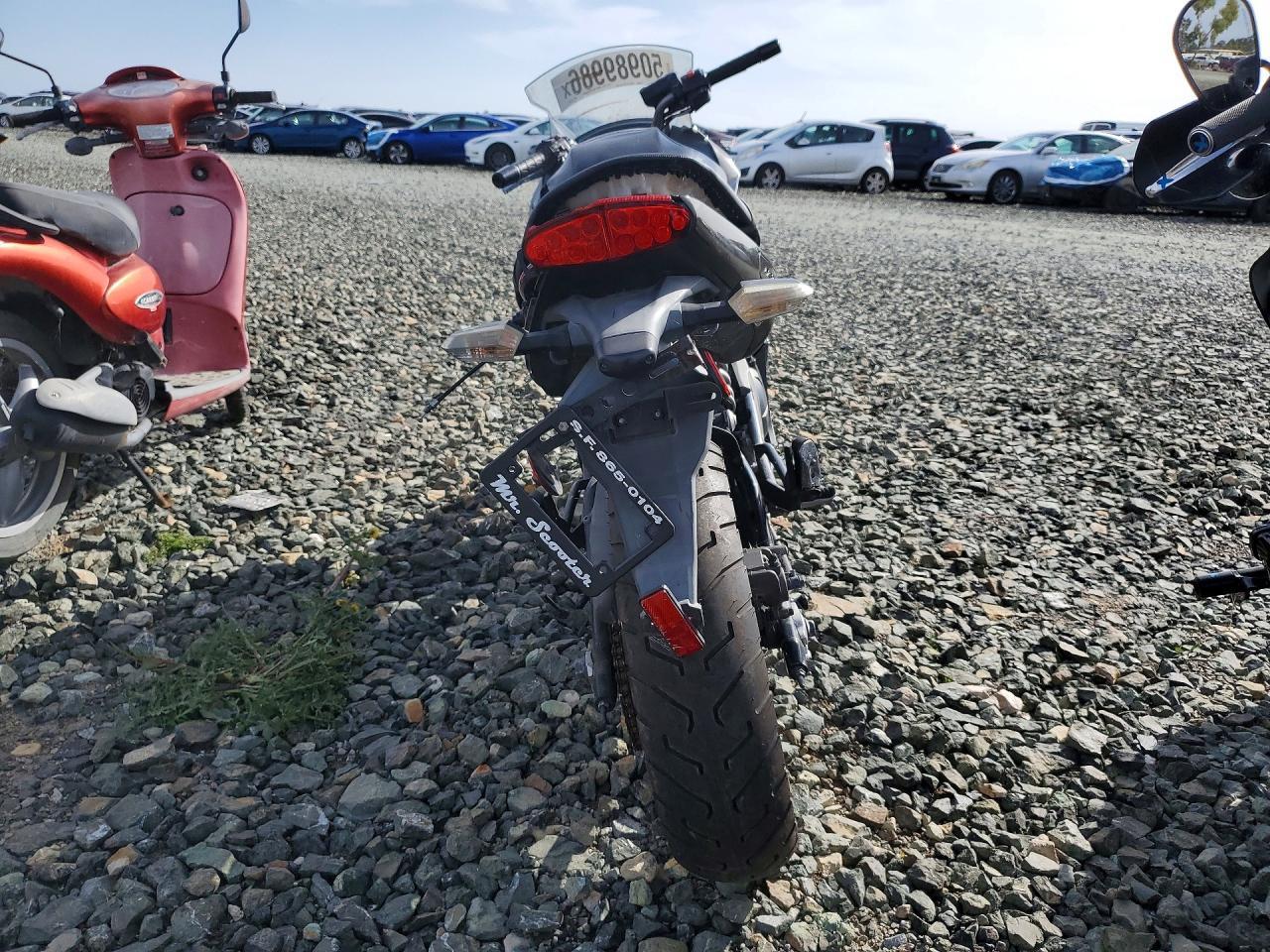 2011 Kawasaki Ex650 C - Image 4