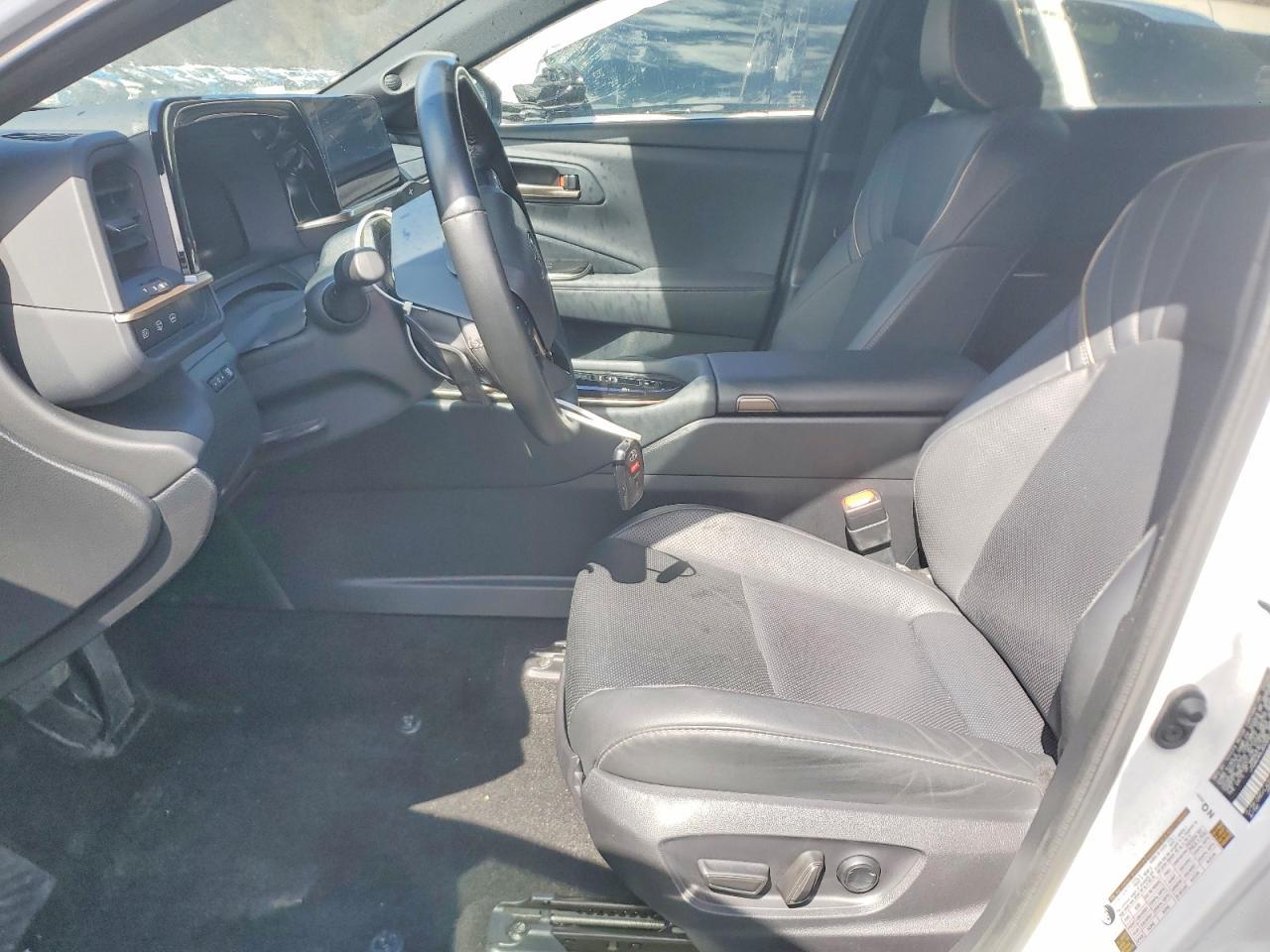 2025 Toyota Crown Signia Limited - Image 7