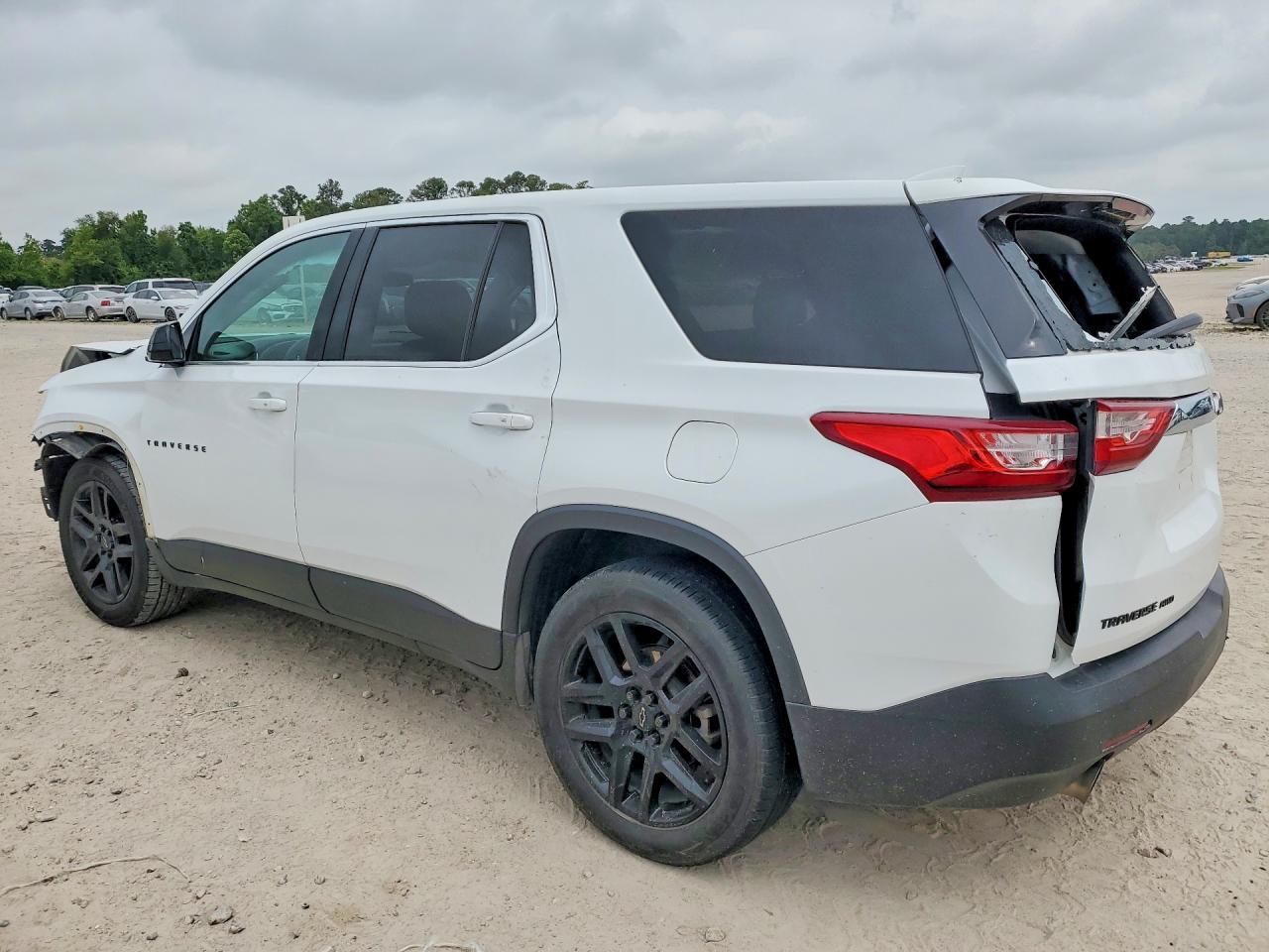 2020 Chevrolet Traverse Ls - Фото 2