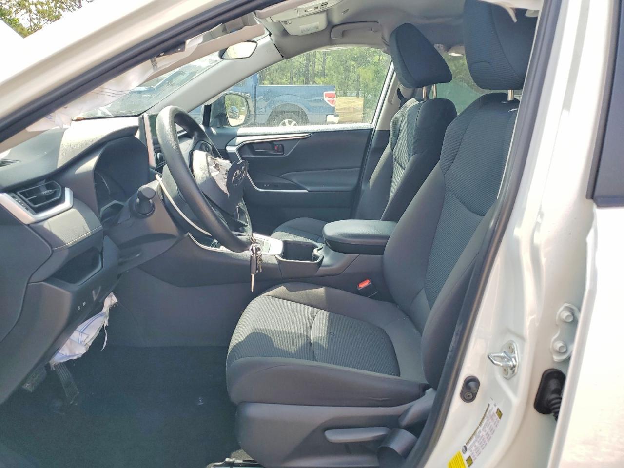 2025 Toyota Rav4 Le - Image 7