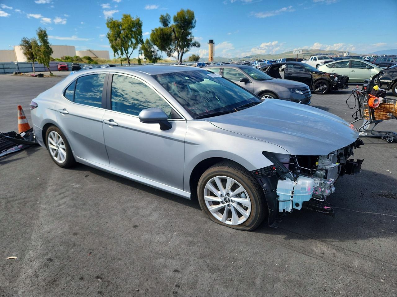 2024 Toyota Camry Le - Фото 4