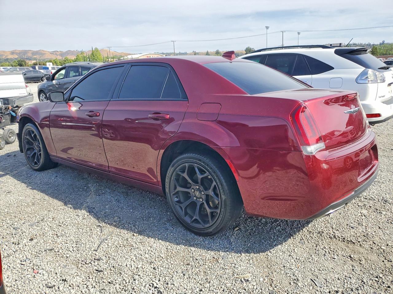 2020 Chrysler 300 Touring - Фото 2