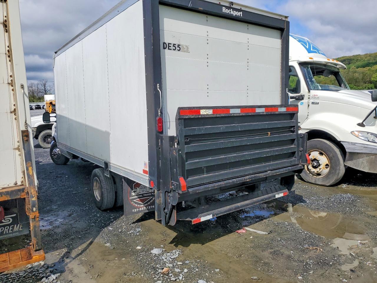 2019 Ford E350 Box Truck - Фото 2