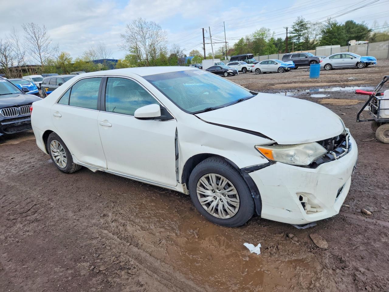 2014 Toyota Camry Le - Фото 4