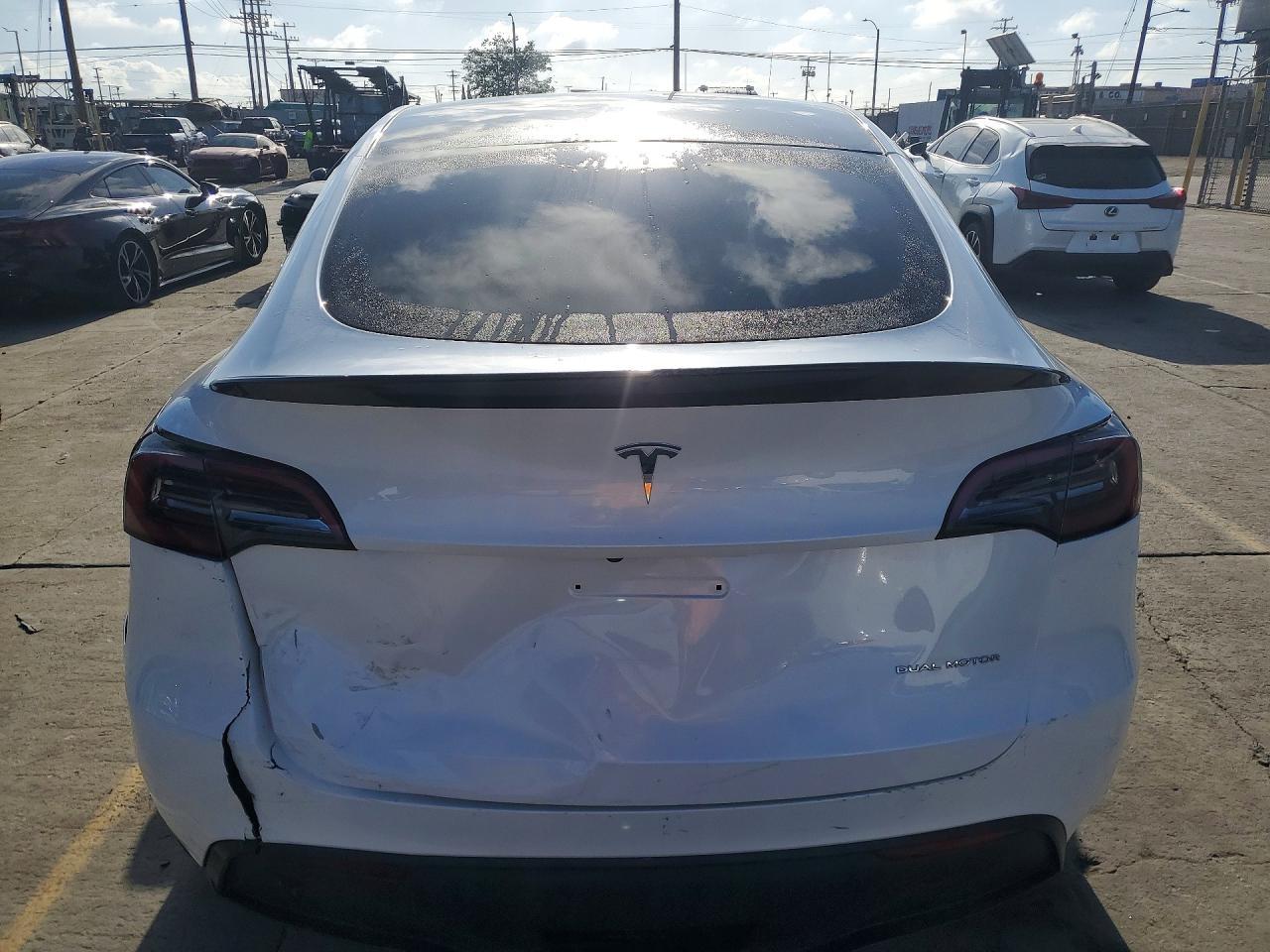2023 Tesla Model Y - Image 6