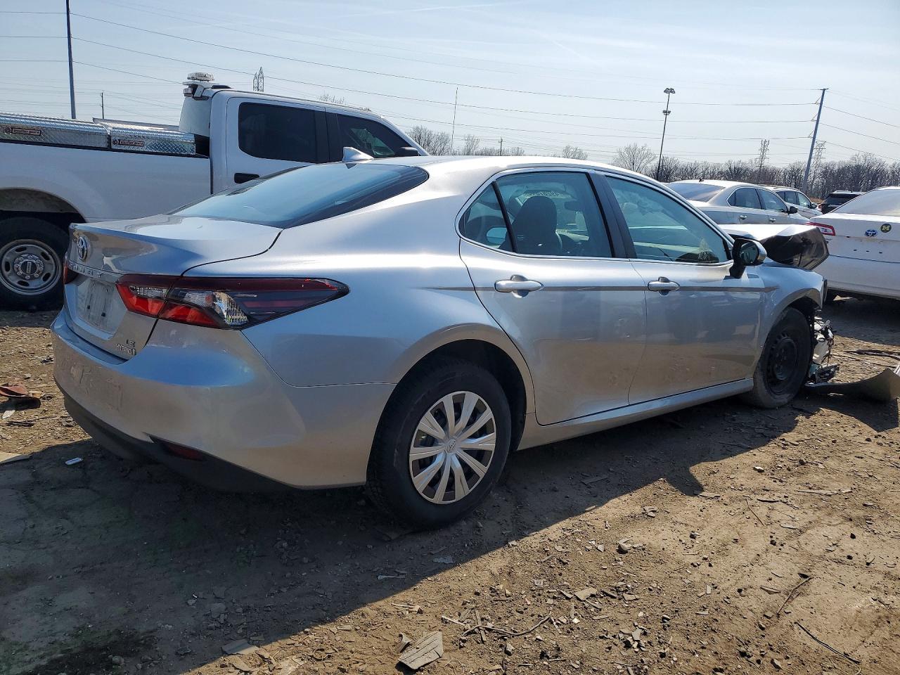 2023 Toyota Camry Le - Фото 3