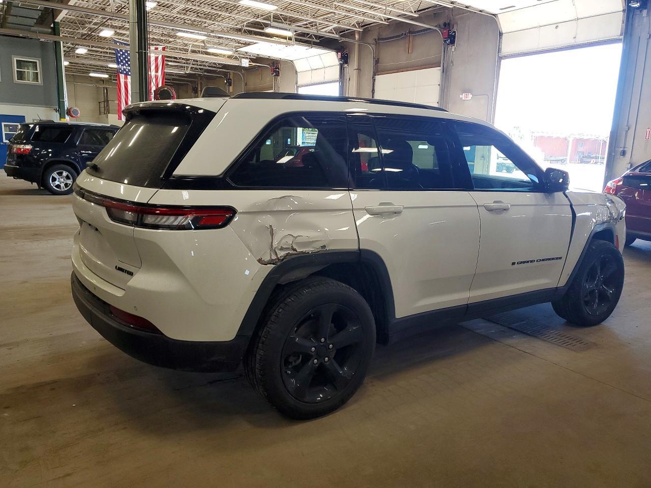 2023 Jeep Grand Cherokee Limited - Image 3