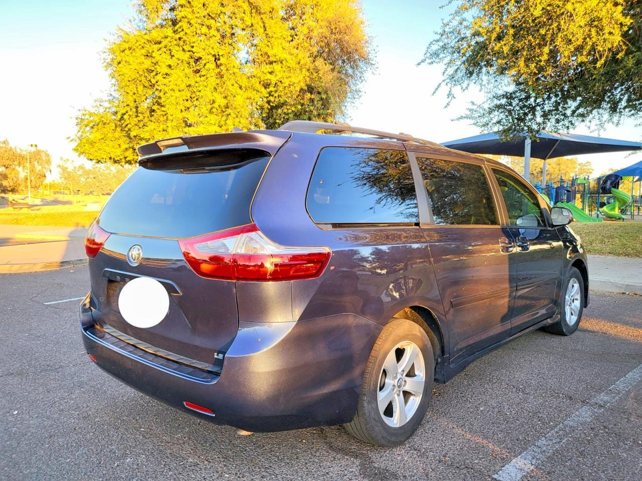 2020 Toyota Sienna Le - Image 4