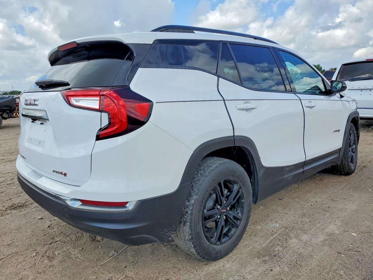 2022 GMC Terrain At4 - Image 3