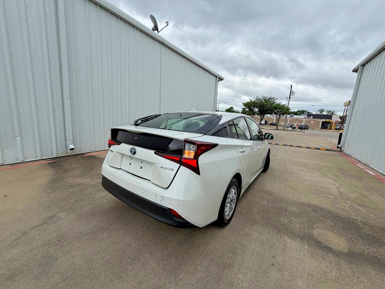 2019 Toyota Prius Le - Image 4
