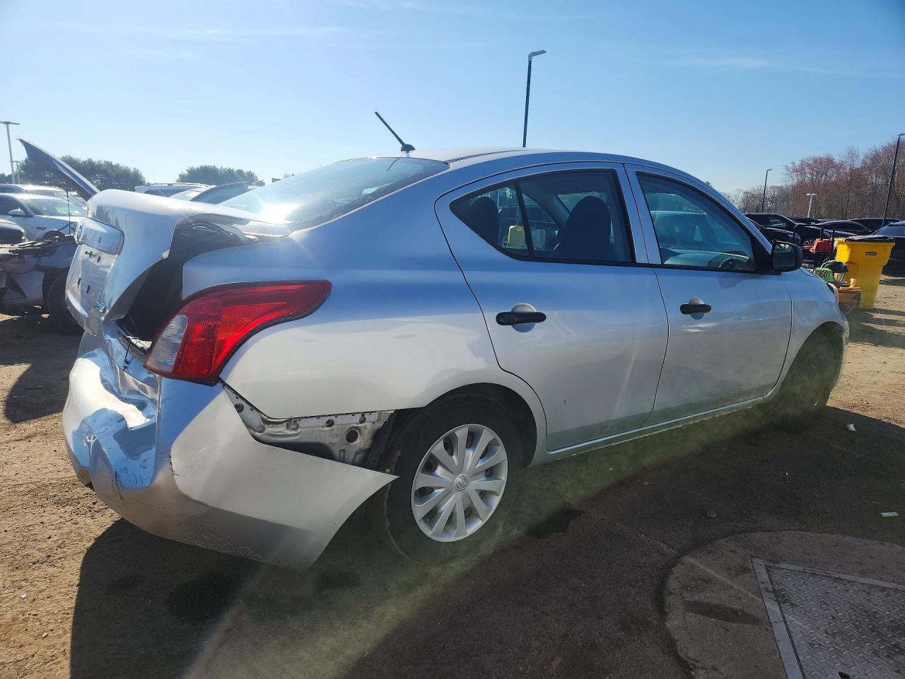 2012 Nissan Versa 1.6 S - Фото 3