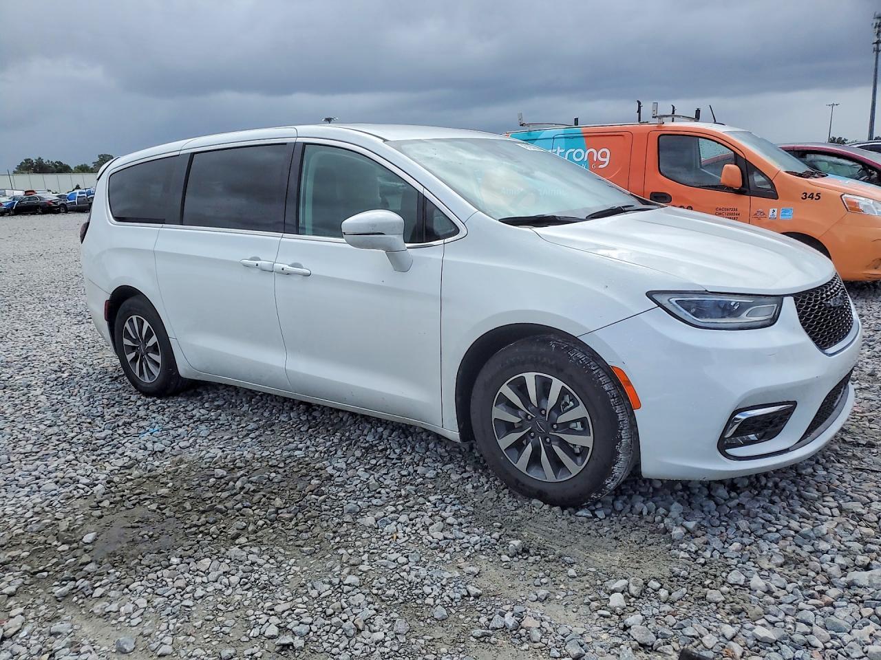 2022 Chrysler Pacifica Hybrid Touring L - Фото 4