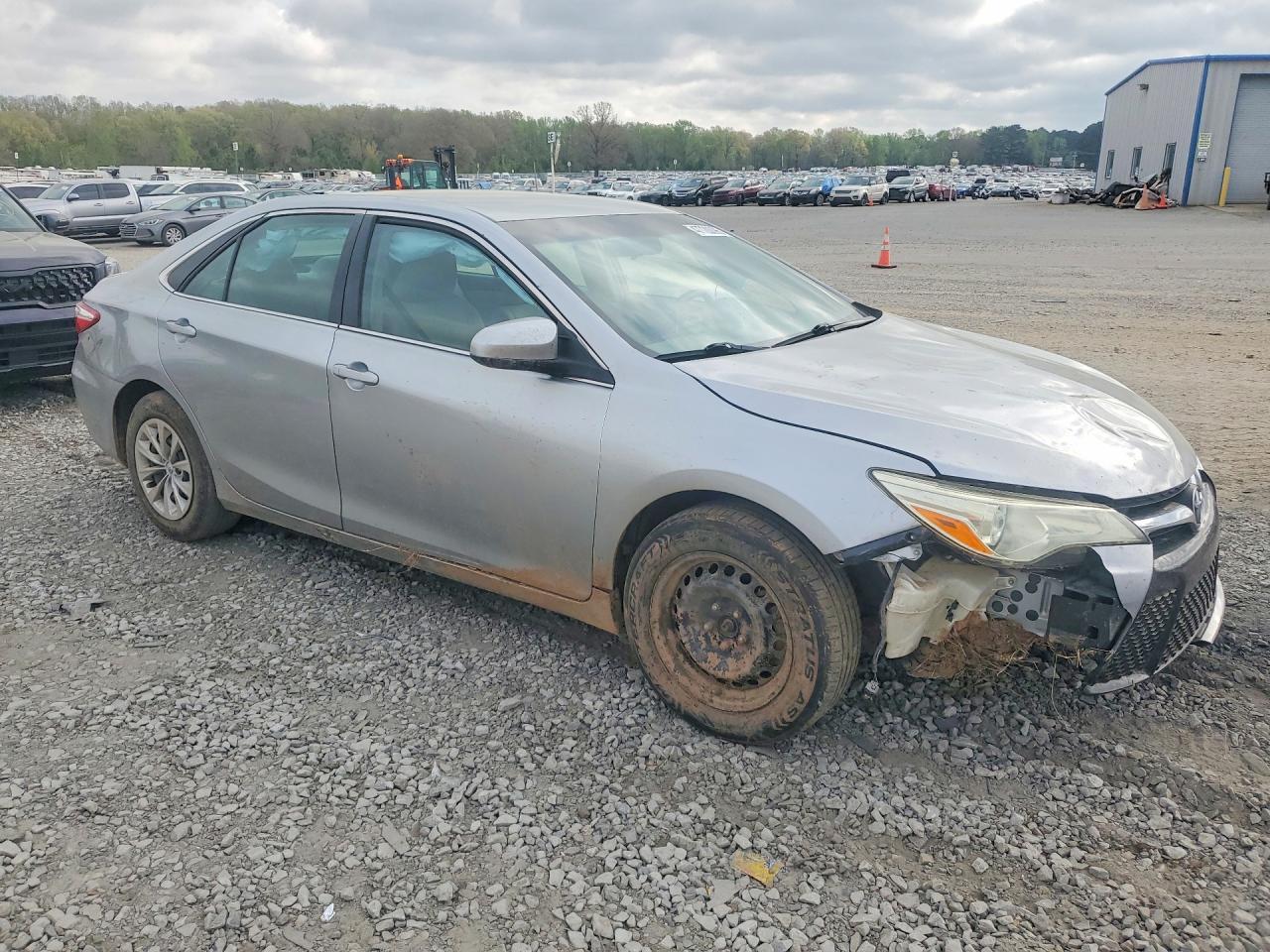 2015 Toyota Camry Le - Image 4